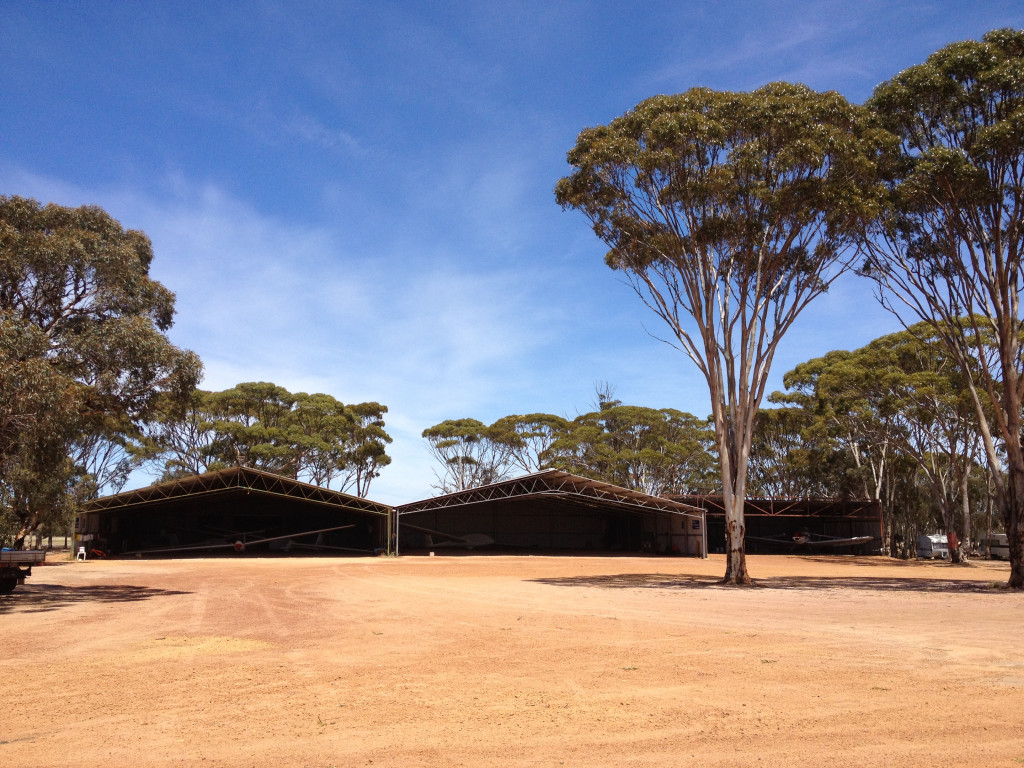 IMG_0631 hangars